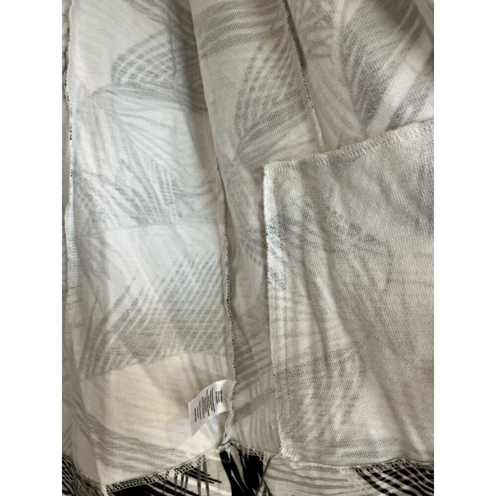 T By Talbots Mockneck Black, white, gray Palm Print Active Zip Jacket XS, UPF 50 - Picture 4 of 10